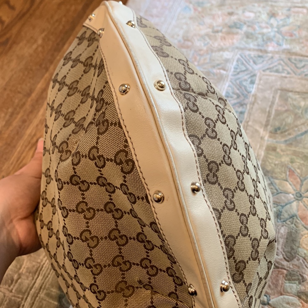 Gucci Hobo in tan cloth & Gucci embossing and cream leather and gold studs. - Picture 6 of 11